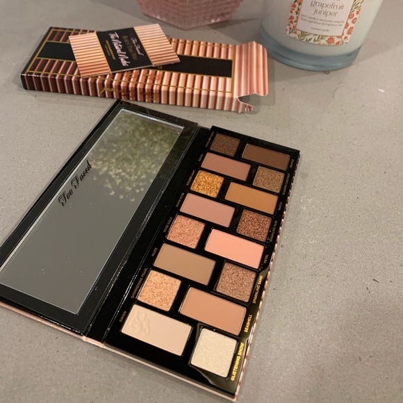 New Too Faced Born This Way The Natural Nudes Eyeshadow Palette - Picture 1 of 2